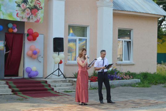 Веселье и салют в праздничном Озерном