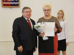 Глава региона вручил награды выдающимся женщинам-матерям