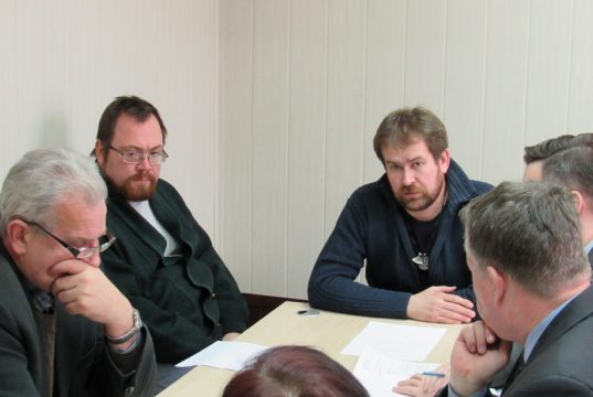 О прошлом и настоящем совещались за круглым столом