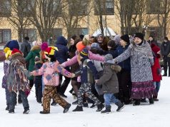 Танцуют все! Блины на вынос!