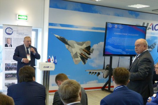 Алексей Хохлов решает проблемы ивановской авиации