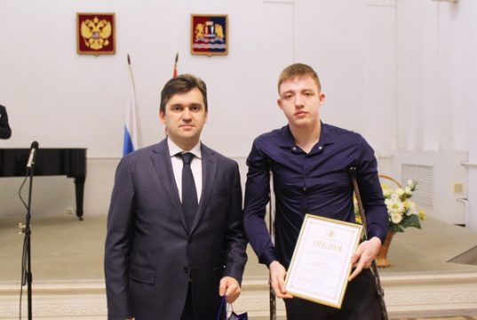 Вручены губернаторские премии «За социальную и творческую активность»