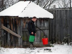 Почему вода из колодца пахнет железом?