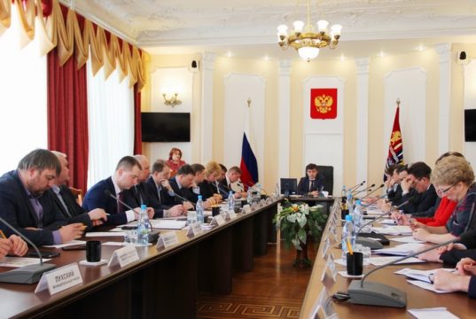 Станислав Воскресенский потребовал от глав муниципалитетов решить вопросы с уборкой территорий от снега и наледи