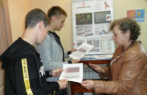 Молодежь проходила анкетирование на знания о ВИЧ