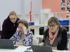 Школьники получают знания дистанционно