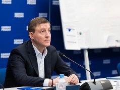 Школьников из нуждающихся семей обеспечат техникой для дистанционного обучения и питанием