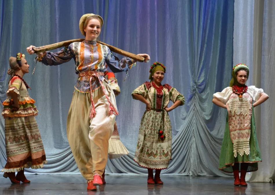 Золотая нить иваново. Студия детской моды «каламбина». Коломбина комедия дель арте маска. Будуарная кукла. Каламбину.