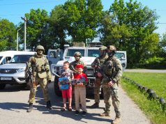 Росгвардейцы поздравили белгородского мальчика Алёшу с Днём России