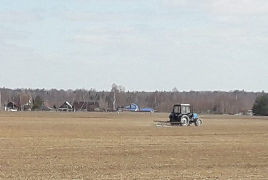 Аграрии Ивановского района проводят обработку посевов от вредителей и болезней сельскохозяйственных культур