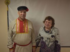 В коллективе мы поем, добро, весело живем