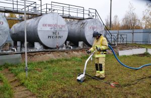 Спасатели ликвидировали условный разлив ГСМ в аэропорту