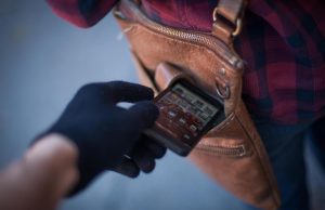 В Кохме сотрудники полиции задержали подозреваемую в краже мобильных телефонов