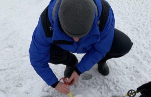 Лед на водоемах осенью и в начале зимы опасен!