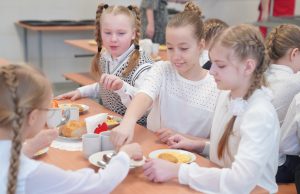 Детей из семей участников СВО обеспечат бесплатными обедами при посещении групп продлённого дня в начальной школе