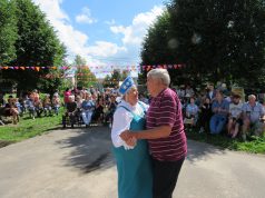 День села у нас сегодня. Поздравляем вас, друзья! Пусть живет в большом достатке каждая у нас семья!