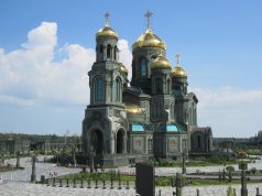 Купола в России кроют золотом — чтобы чаще Господь замечал