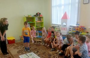 В Кохме автоинспекторы обучают дошколят грамотному поведению на дорогах