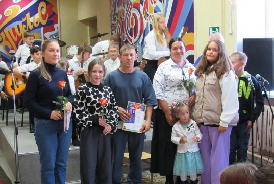 В Колянове звучали фанфары, поздравляли прекрасных людей