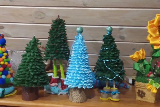 Модные елочки, одетые с иголочки