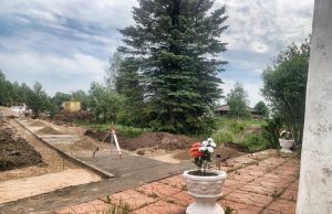 В селе Панеево благоустраивают сквер у памятника участникам Великой Отечественной войны