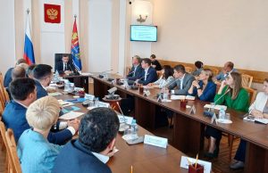 Повышение доступности записи к врачам стало центральной темой оперативного совещания под председательством губернатора Станислава Воскресенского