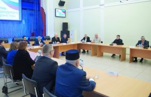 В День народного единства губернатор Станислав Воскресенский провел встречу с представителями национально-культурных объединений региона