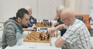 Соперничество за доской дружбе не помеха