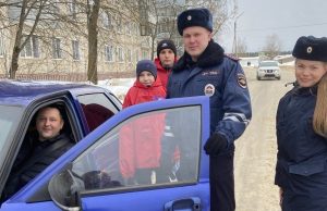 В Кохме поздравили мужчин-водителей с наступающим праздником
