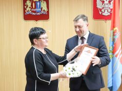 Работников сфер ЖКХ, бытового обслуживания и торговли поздравили с профессиональным праздником