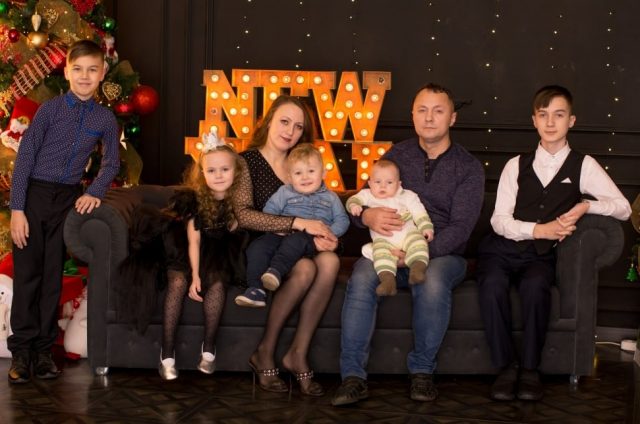 На вопрос, собираются ли супруги за шестым ребенком, Любовь и Роман не спешат говорить «нет».