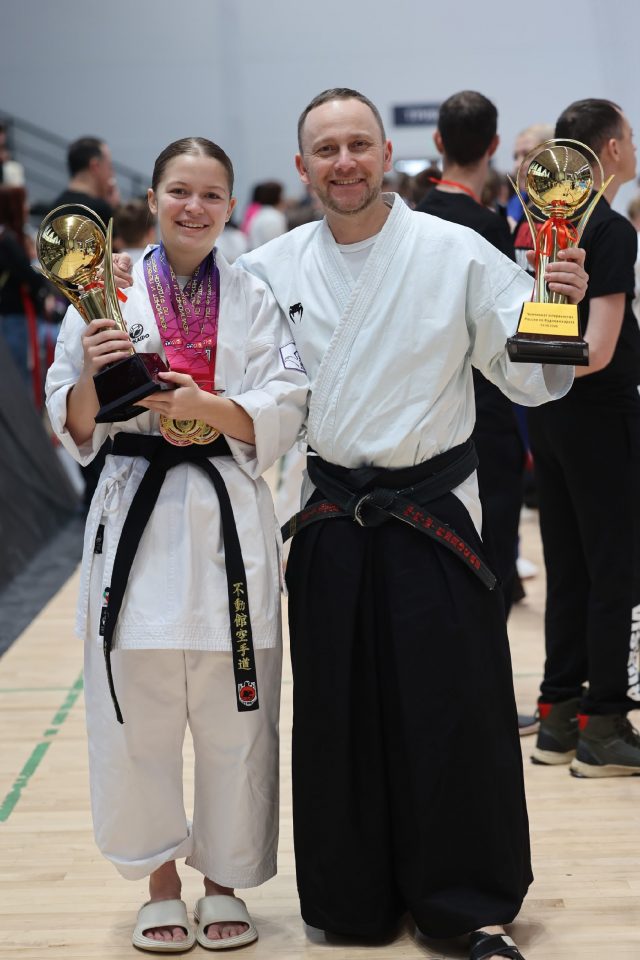 На фото Даша Ядрова и педагог Павел Горшков