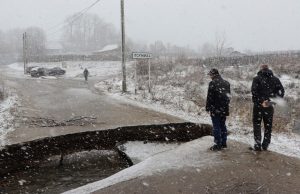 У д. Ясюниха произошел провал дорожного полотна