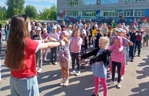 Это солнечное лето в краски яркие одето