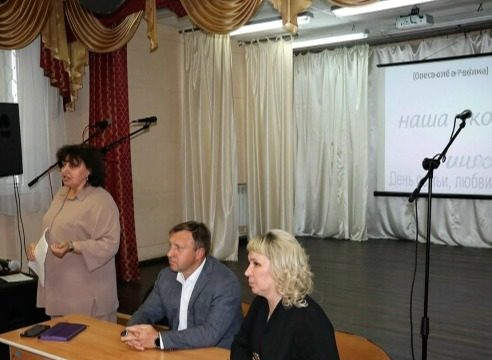 Сергей Низов провёл встречу с родителями учеников Богданихской школы