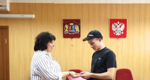 Ключи от новой жизни: в Ивановском округе передали квартиру молодому человеку из числа детей-сирот