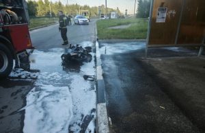 В Ивановском округе мотоциклист не справился с управлением и съехал с дороги