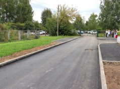 Благоустроена территория у Коляновской средней школы